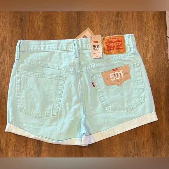 Levi's Green Jean Shorts Classic Style - Picture 3 of 3
